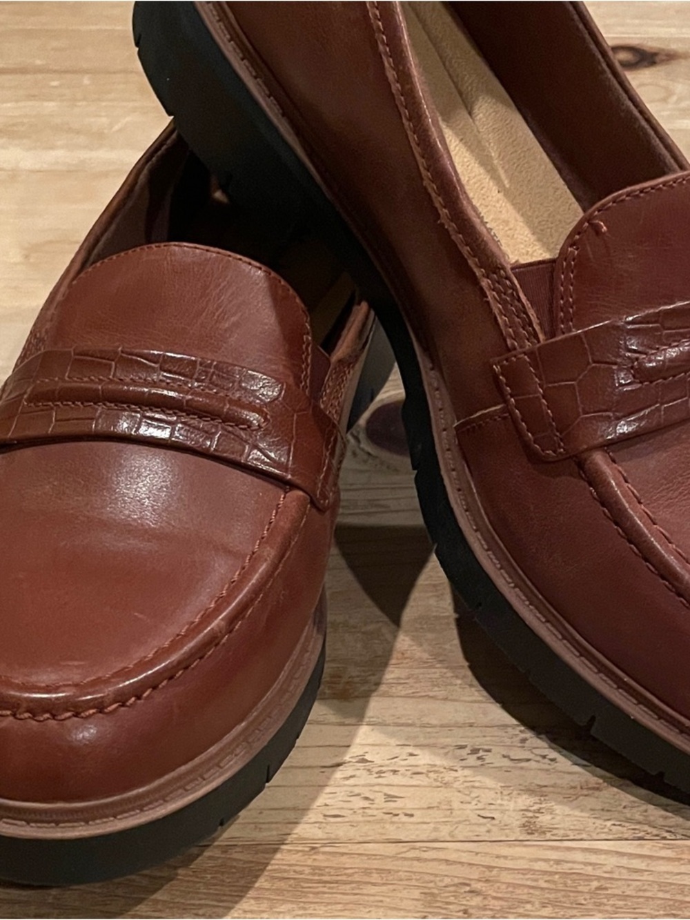 NWOT Clarks croc embossed Brown Leather Penny Loafers Business Casual 9W